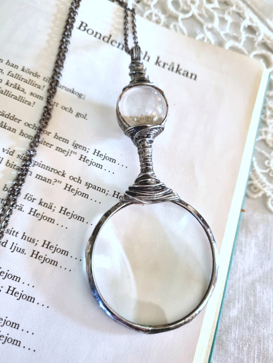Magnifying Loupe Necklace, Magnifier Glass Pendant with moving sand