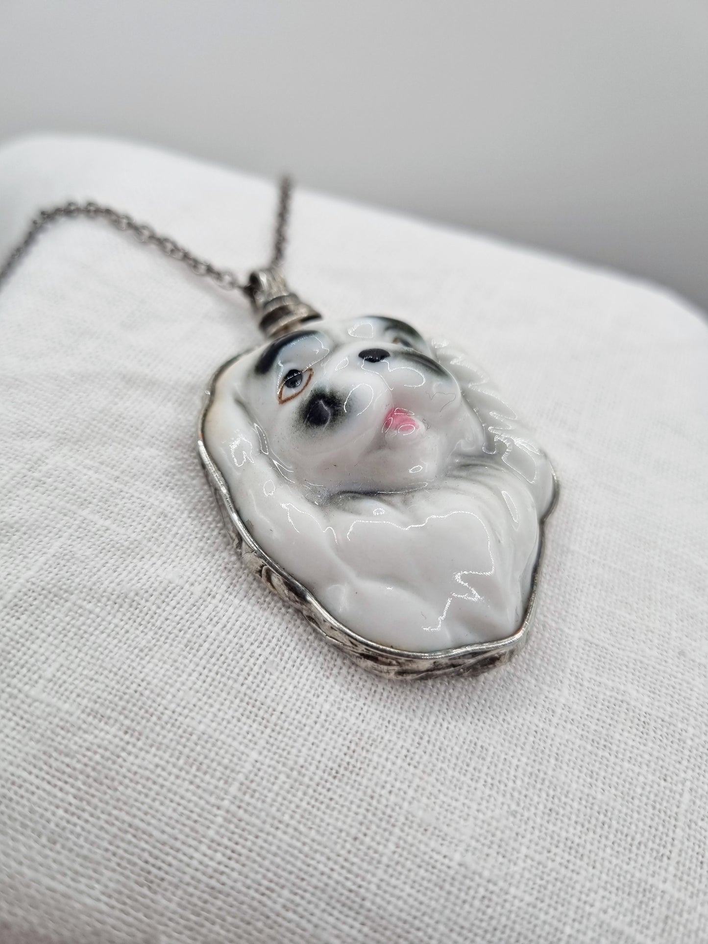 Japanese Chin porcelain necklace