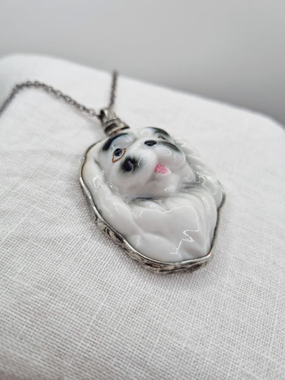 Japanese Chin porcelain necklace