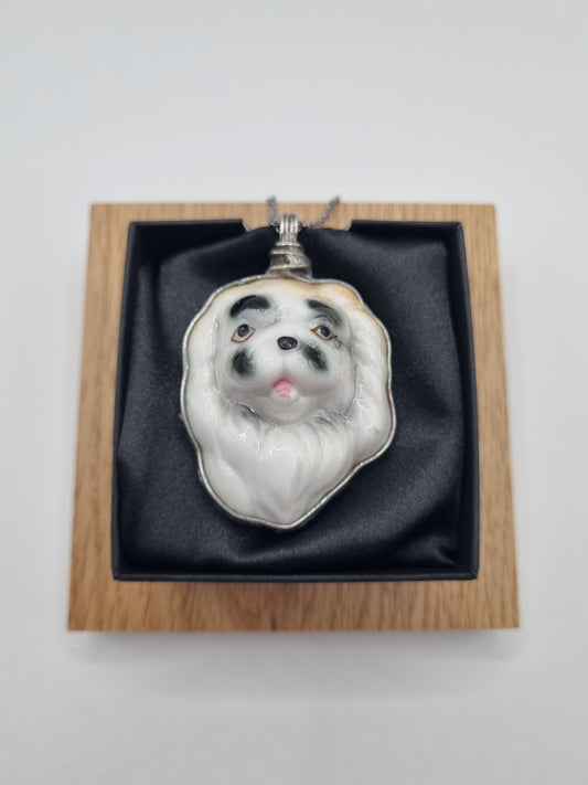 Japanese Chin porcelain necklace
