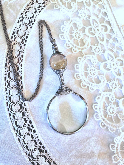 Magnifying Loupe Necklace, Magnifier Glass Pendant with moving sand