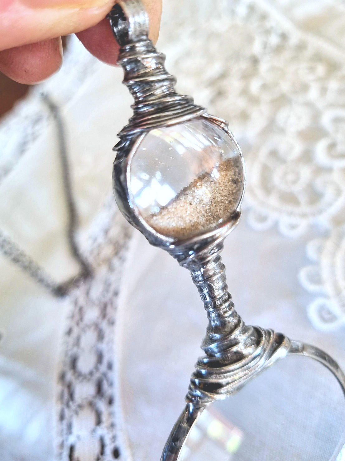 Magnifying Loupe Necklace, Magnifier Glass Pendant with moving sand