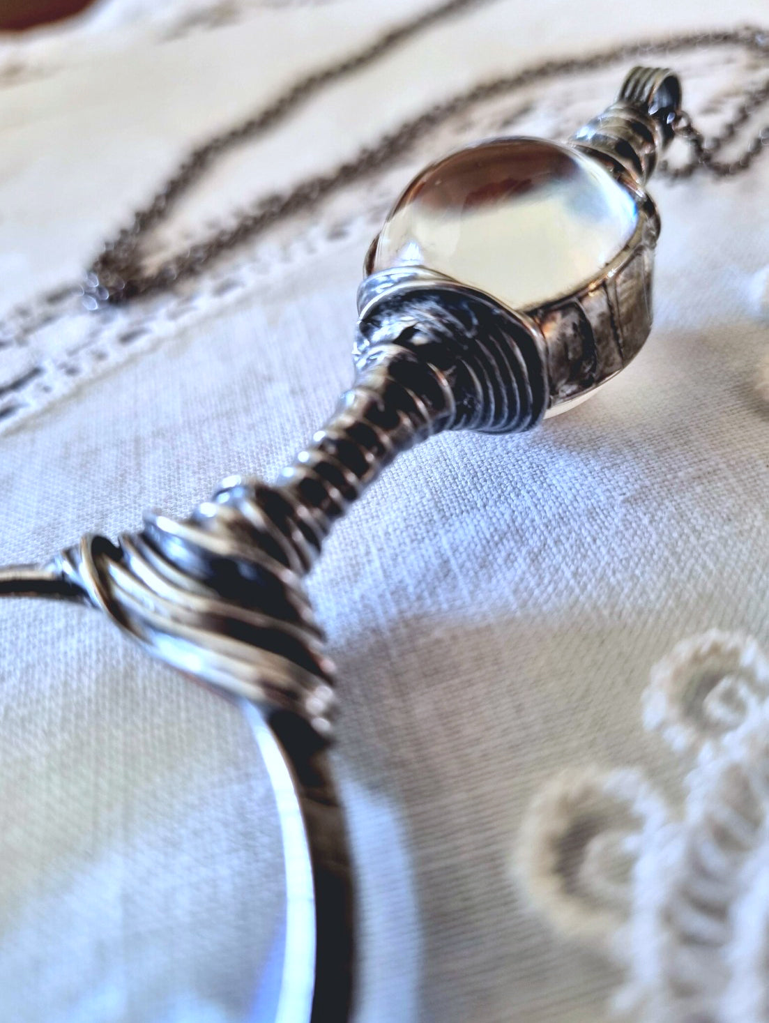 Magnifying Loupe Necklace, Magnifier Glass Pendant with moving sand